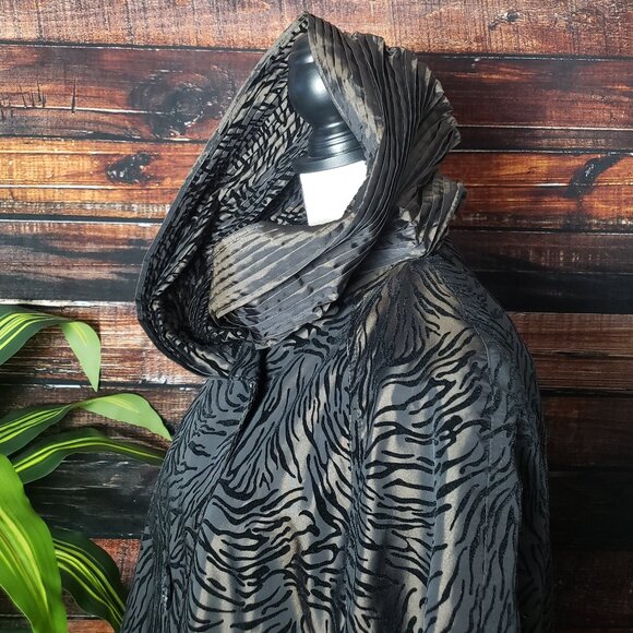 Gallery NWOT Medium Velvet Tiger Long Coat Rain Jacket Accordion Hood Lined - Picture 4 of 14